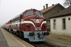 NoHAB-GM Foundation M61.010 + MAV M61.017 + 6 MAV Nosztalgia coaches before departing to Budapest with four other roundnoses at Tapolca on 22 December 2015.