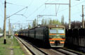 UZ ER9M 551 pulls out of Kyivska Rusanivka (UA) in the Kiev (UA) suburbs with a passenger train from Darnytsia-Deso (UA) towards Kiev Alma (UA) on 29 April 2005.