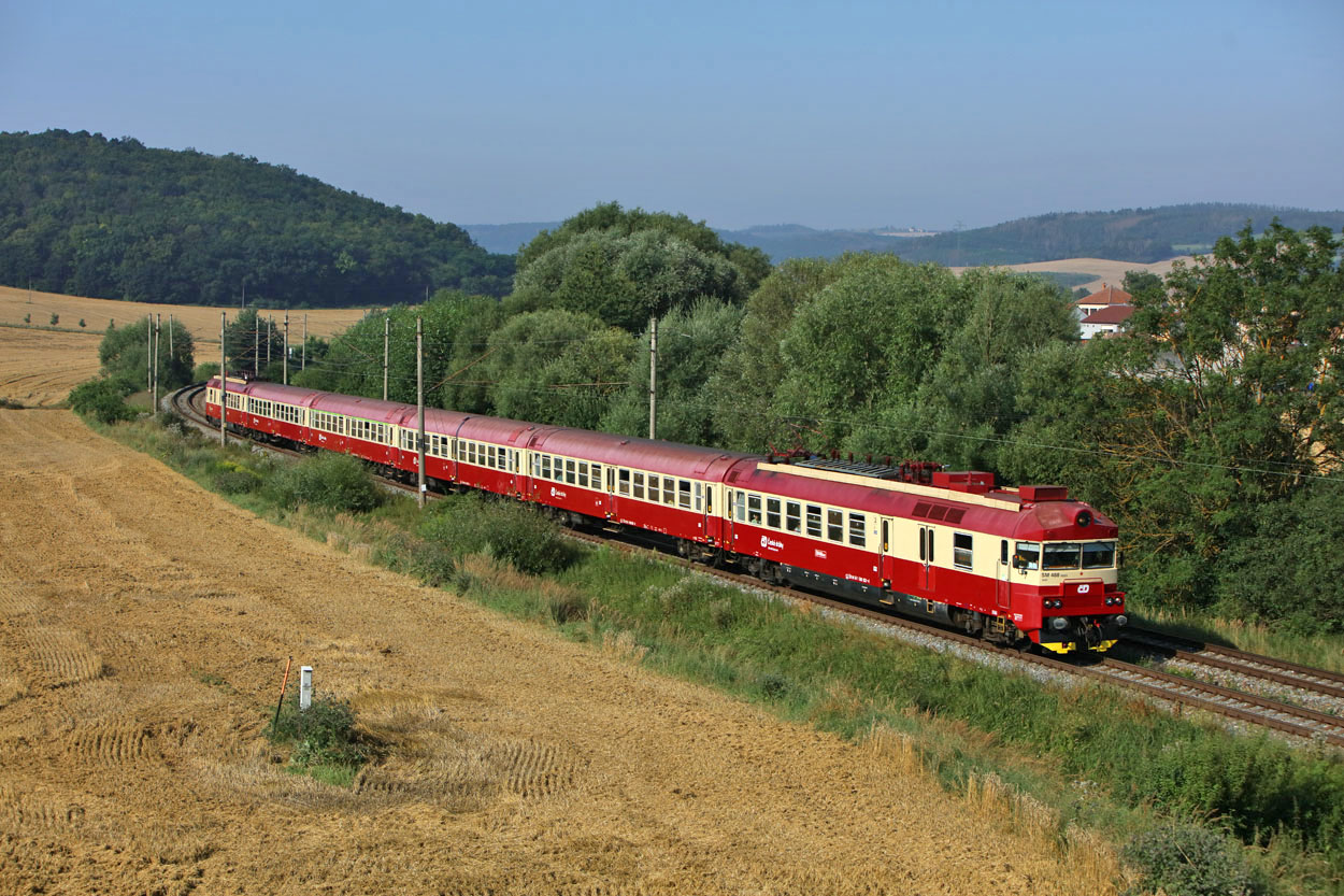 Retro CD 560 023 (SM 488 0023)/560 024 (SM 488 0024) as train Os 4919 (Tisnov - Zidlochovice) accelarates out of Cebin on 10 August 2020.