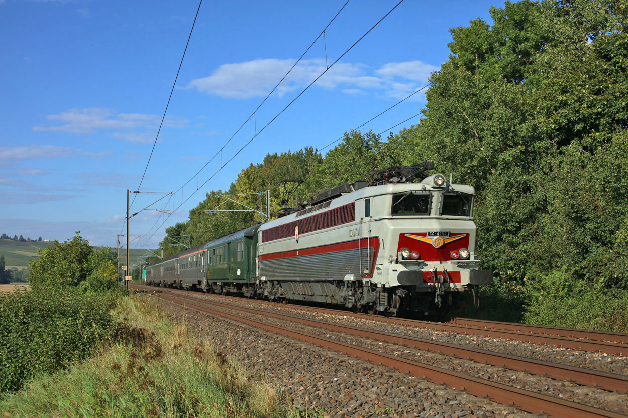 MFPN CC40110 pulls five coaches and SNCF 469432 as an excursion special from Paris Est to Reims at Troissy on 18 September 2021.